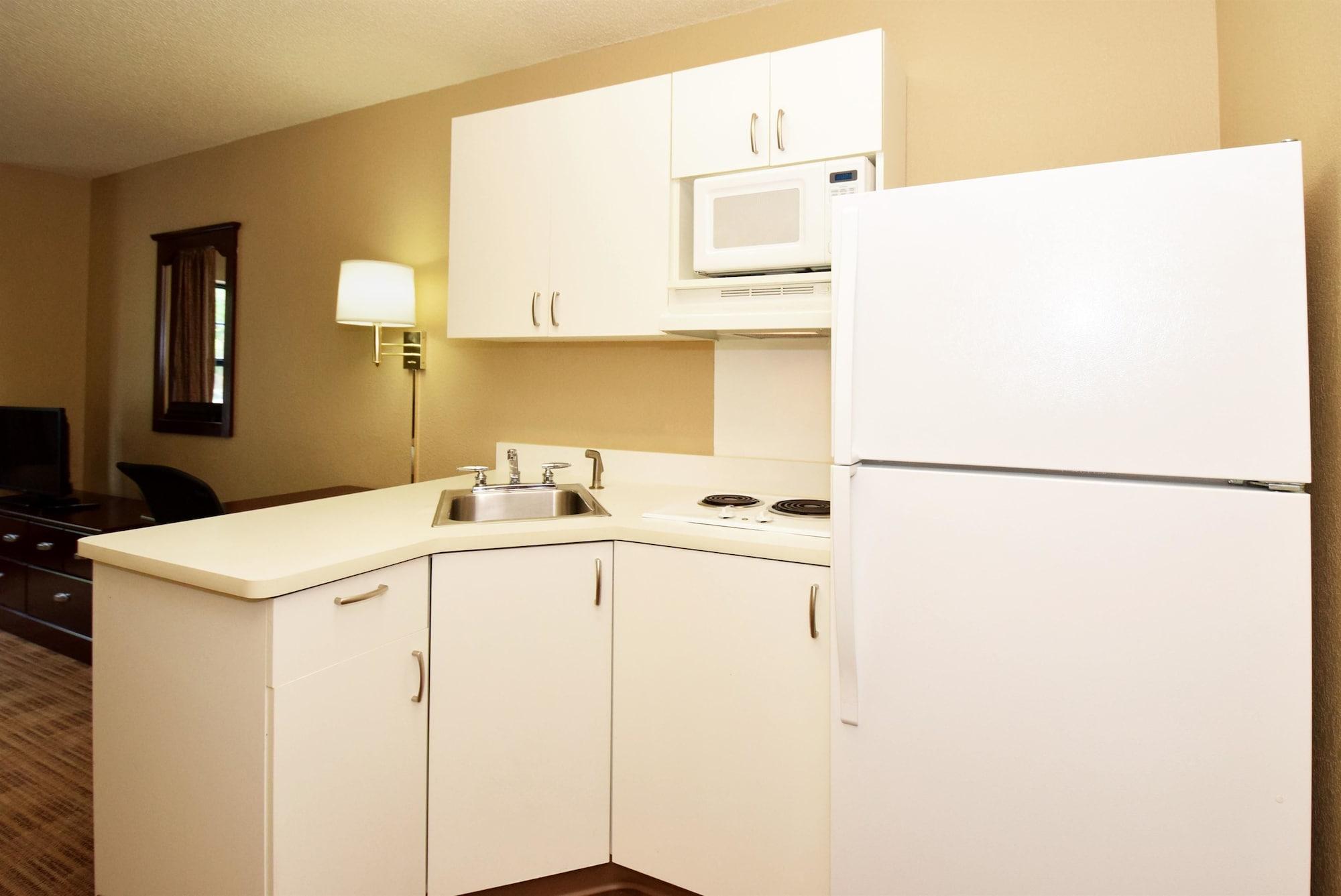 Extended Stay America Suites - Indianapolis - Каслтон Экстерьер фото
