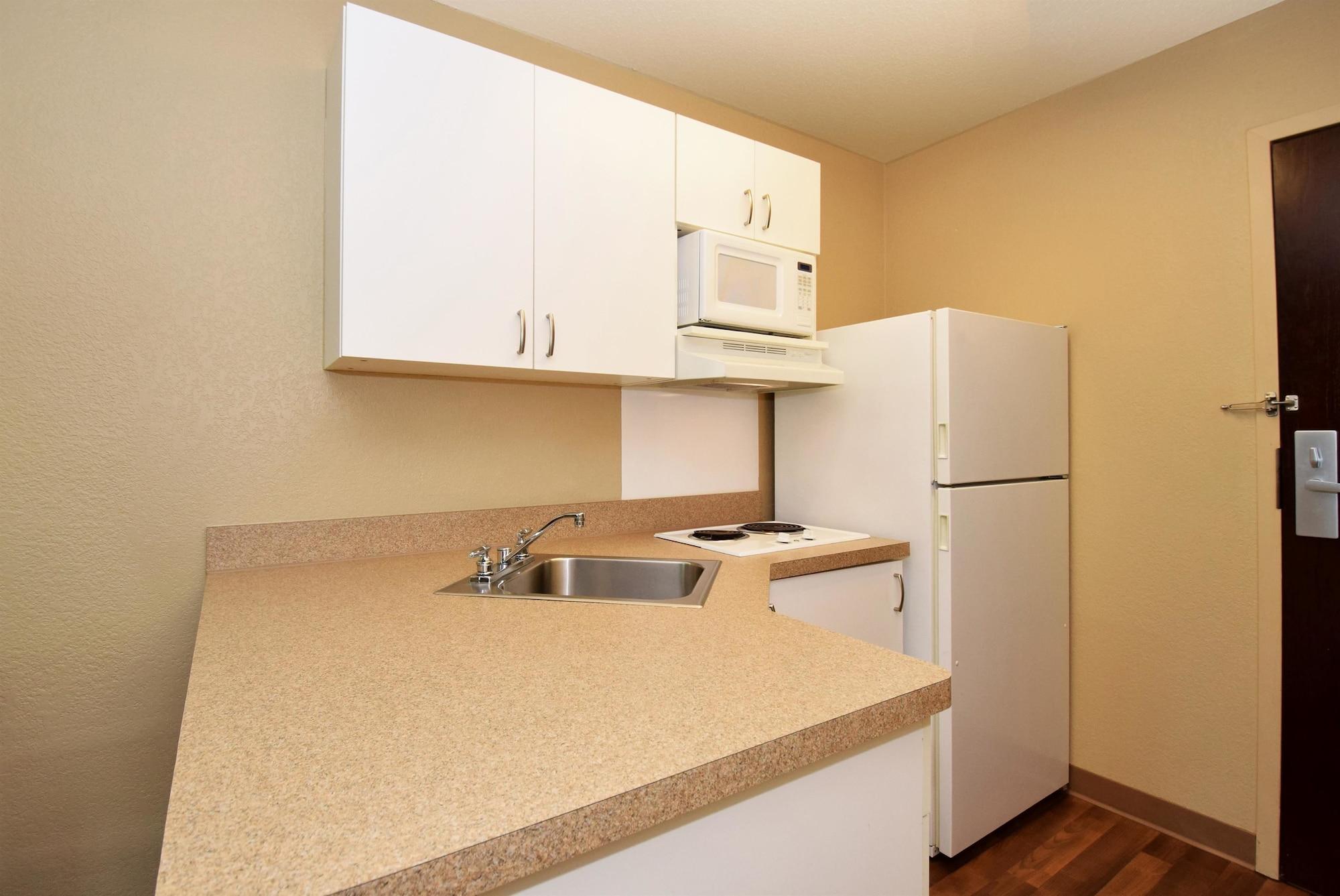 Extended Stay America Suites - Indianapolis - Каслтон Экстерьер фото